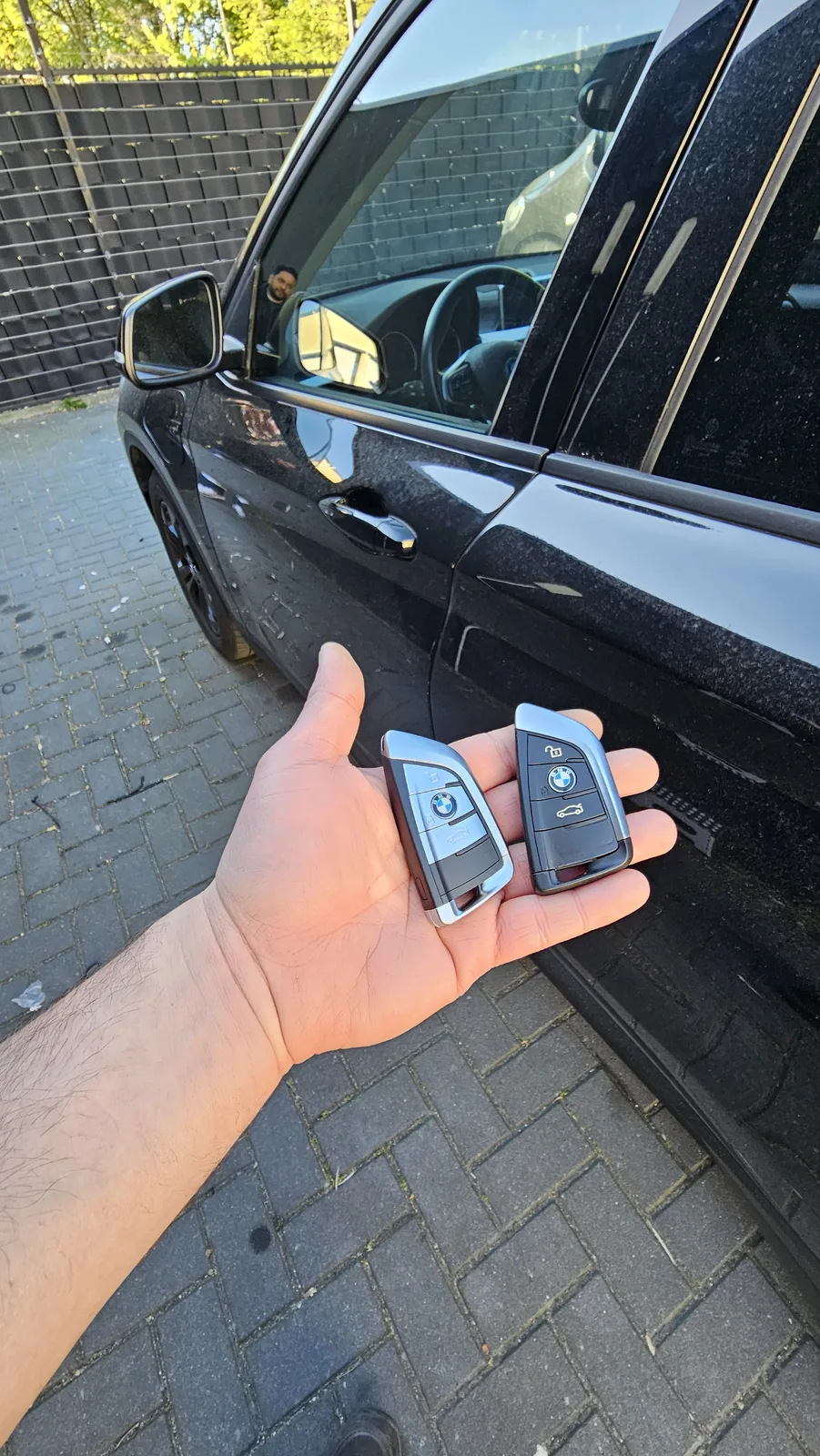 Twee BMW autosleutels bijmaken en programmeren bij klant op locatie